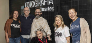 Imagem notícia: Coordenador do curso de Fotografia da Belas Artes, recebe visita da presidência do Instituto Olga Kos e renomada fotógrafa Maureen Bisilliat